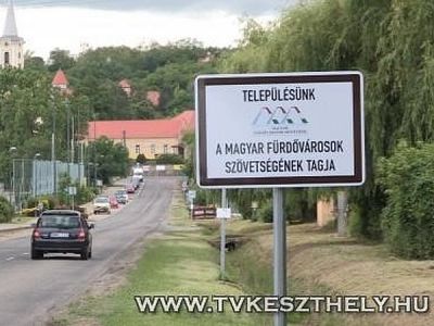 Tagságot és minőséget jelző tábla